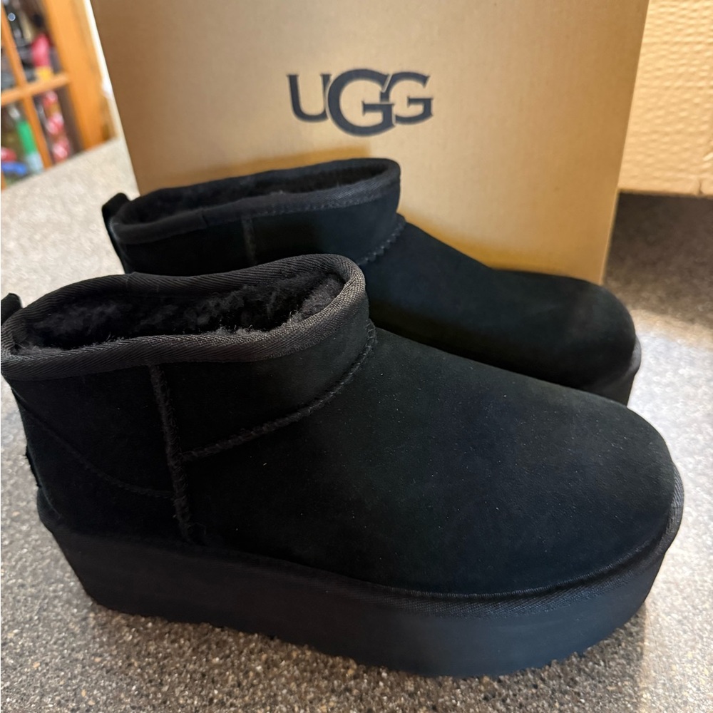 UGG Classic Ultra Mini Platforms size 8 new in box